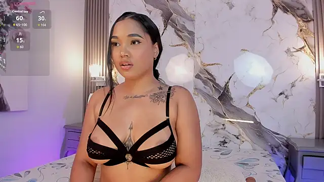 Chat +18 de TianaaJackson ao vivo