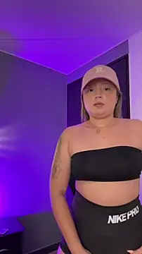 Chat +18 de MiaPetit_ ao vivo