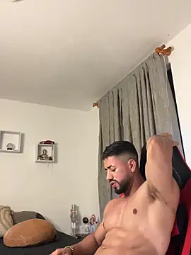 Ezzio_Scolaro 라이브 XXX 채팅