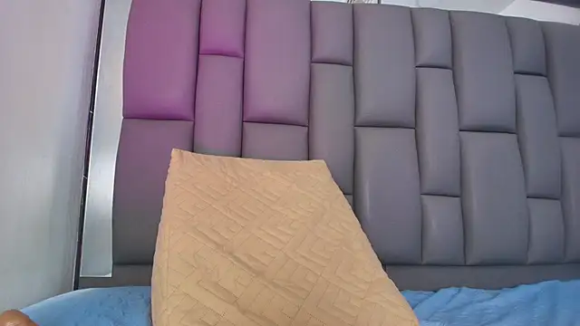 kissme_luna: διαδικτυακό σόου στην κάμερα