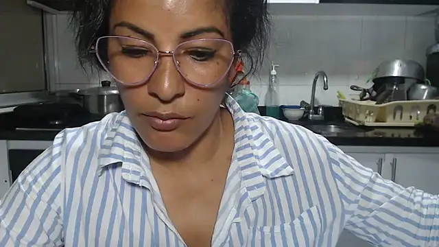 Chat +18 de kateleyagrey ao vivo