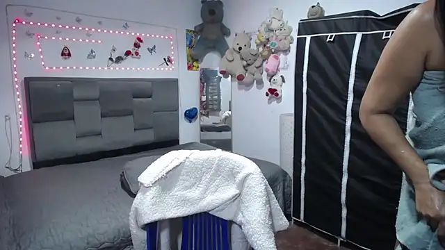 Sharloth_milf 现场XXX聊天