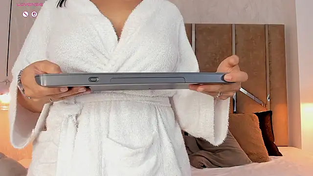 Megan-8 Live XXX Chat