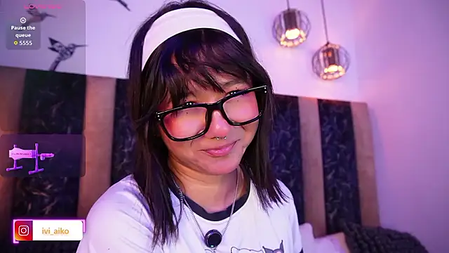 Chat +18 de Ivi_Aiko ao vivo