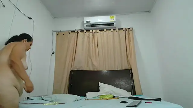 kathalina_martin: διαδικτυακό σόου στην κάμερα