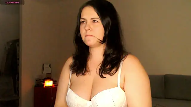 M1ssShyMira: απευθείας συνομιλία ΧΧΧ