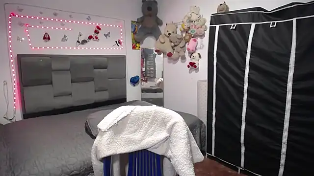 Chat XXX en directo de Sharloth_milf