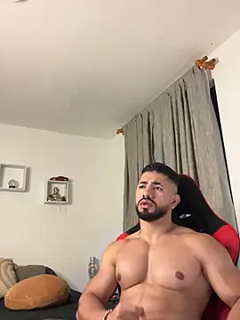 Ezzio_Scolaro 即時 XXX 聊天