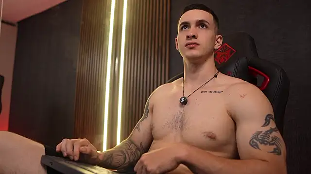 JacksonOlsenn Chat XXX in diretta