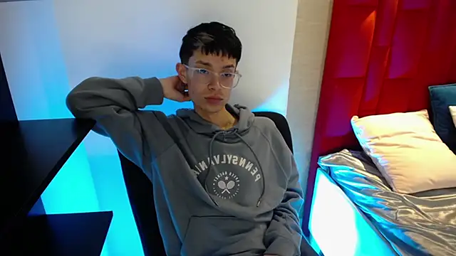 Skinny_Office's Live XXX Chat