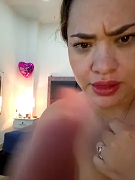 Chat +18 de Aslhyn_Gomez ao vivo