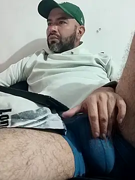 hairyandbigmann Chat XXX live