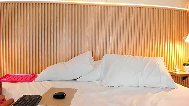 NahimiThompson Chat XXX in diretta