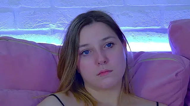 TinnaBurton live XXX chat