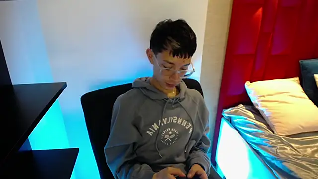 Skinny_Office – Naživo XXX chat