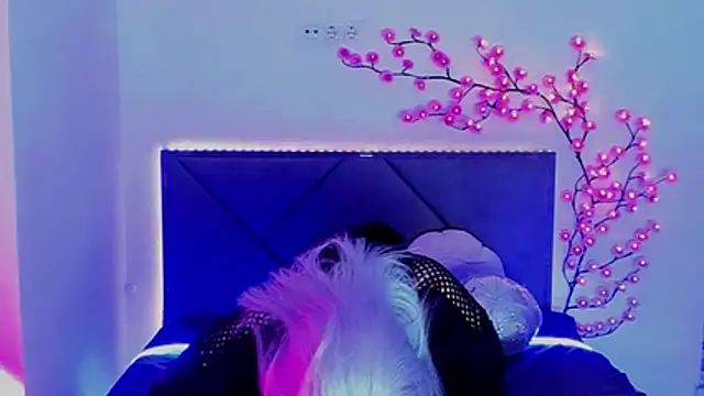 JoannLowe's Live XXX Chat