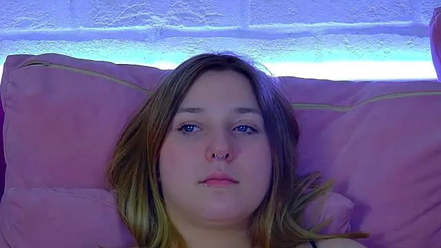 Chat +18 de TinnaBurton ao vivo