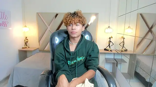 Anyelo_Twinkn Live XXX chat