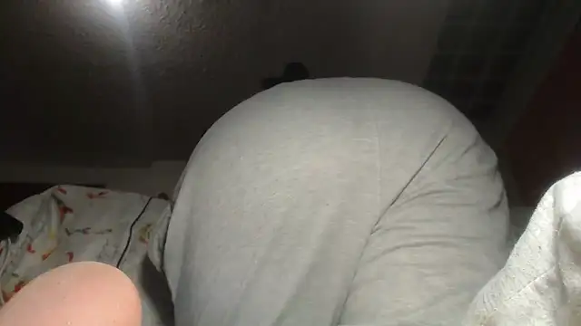 prettyangelsquirt élő XXX-chatje