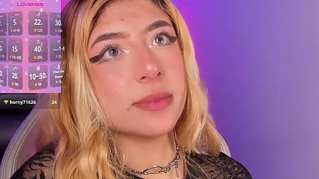 adhalee_js' Live XXX Chat