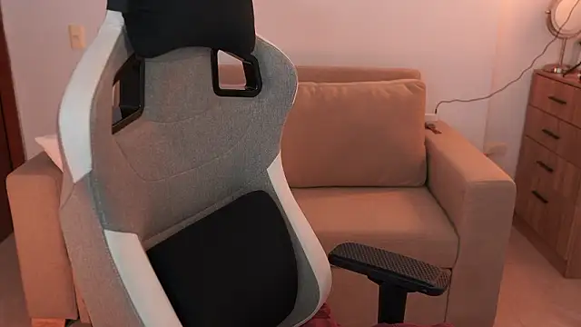 anyacutex: онлайн-секс-чат