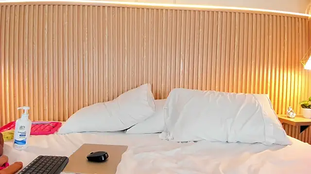 NahimiThompson Adlı Modelin Canlı XXX Sohbeti