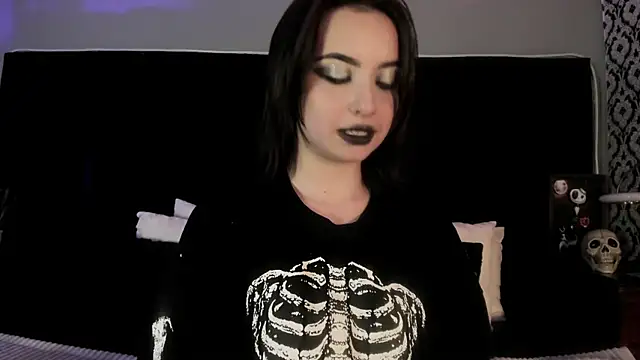 Adeelinee élő XXX-chatje