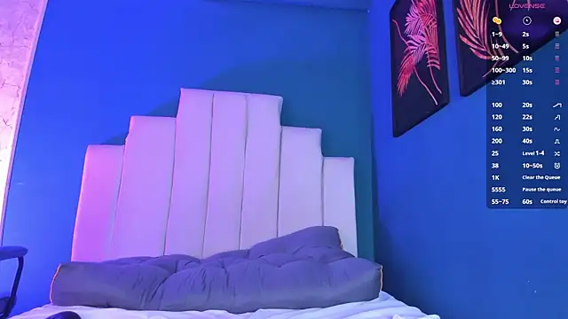 Adrienne__ Chat XXX live