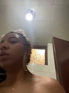 ThePrettyTiana's Live XXX Chat