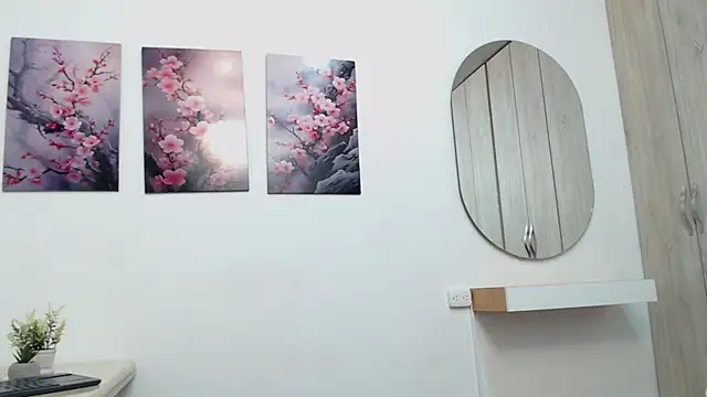 pinky_f00x's Live XXX Chat