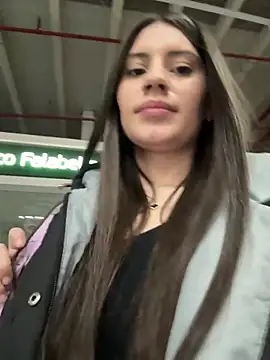 Isabella21_ Adlı Modelin Canlı XXX Sohbeti