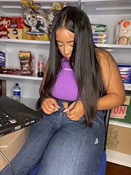 Chatroom XXX en direct de MorenaQueen-