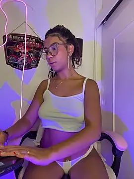 ThePrettyTiana's Live XXX Chat