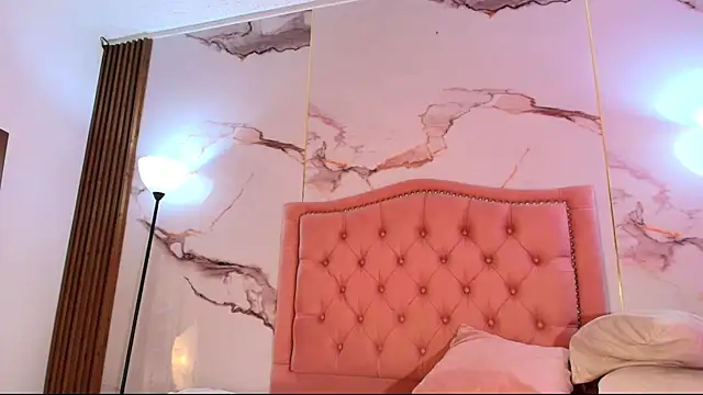 AlyaThompson Chat XXX in diretta