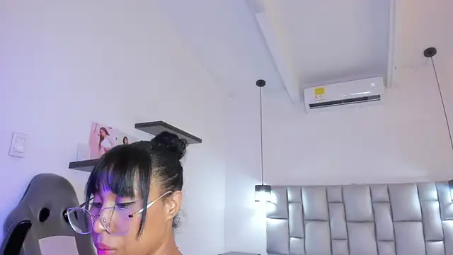 KarlieMoore 现场XXX聊天