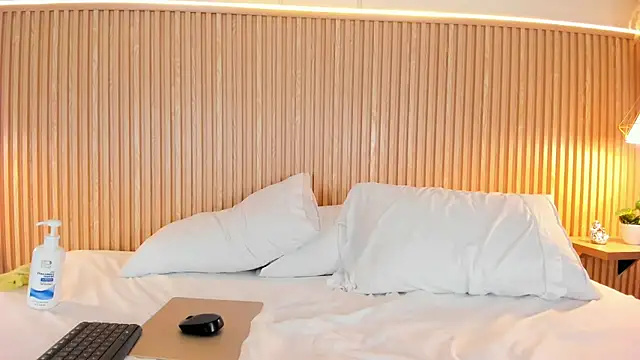 NahimiThompson Chat XXX live