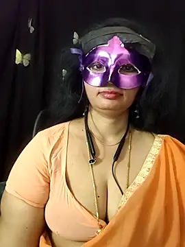 sesiteluguammayi: διαδικτυακό σόου στην κάμερα