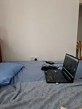 naughtyjaanu élő XXX-chatje