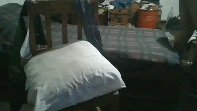 garotoonovo: διαδικτυακό σόου στην κάμερα