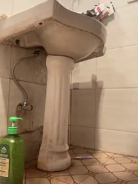 crhong666's Webcam Show