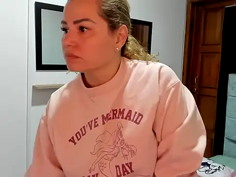 Julieta_star_ Pertunjukan Webcam