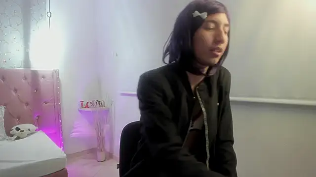 loverisu-coral's Webcam Show