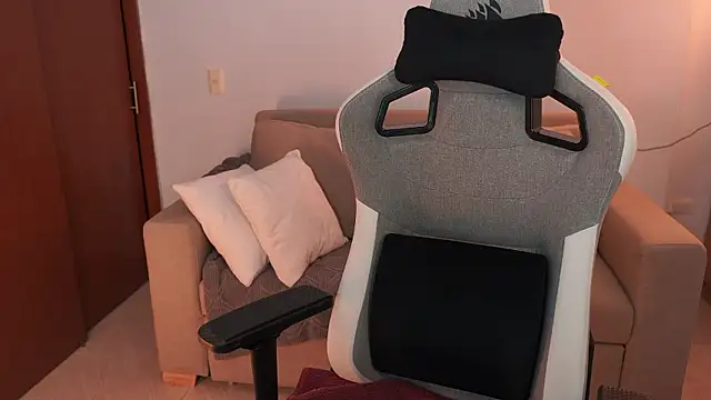 Czat XXX na żywo – anyacutex