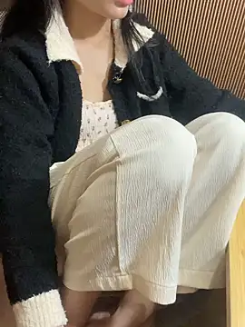 Mina048 在線直播表演