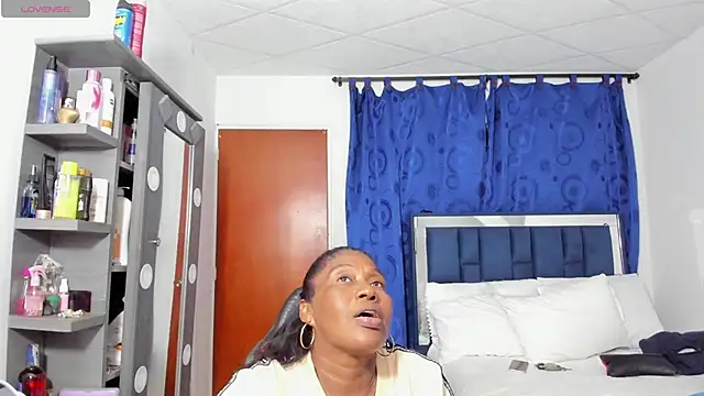 Chatroom XXX en direct de LupeAdams