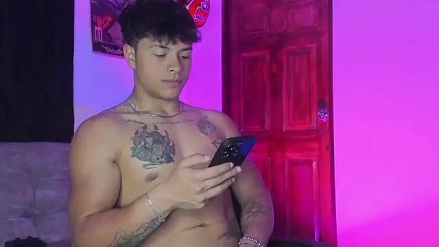 Czat XXX na żywo – Dominic_Biker__