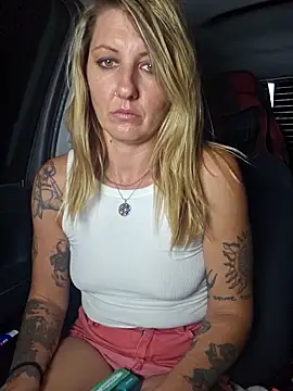 SheIsSomething Adlı Modelin Canlı XXX Sohbeti