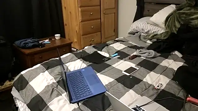 Pokazy przed kamerką – spazz247