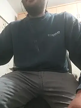 Show modela skrigul12 na web-kameri