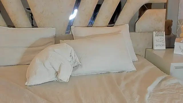 FoxxxyPink's Webcam Show